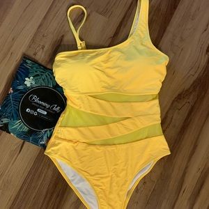 Blooming Jelly One Piece Swimsuit. Size M. New